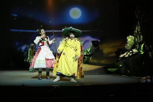 王子霏图片,光影交织下的时尚精灵